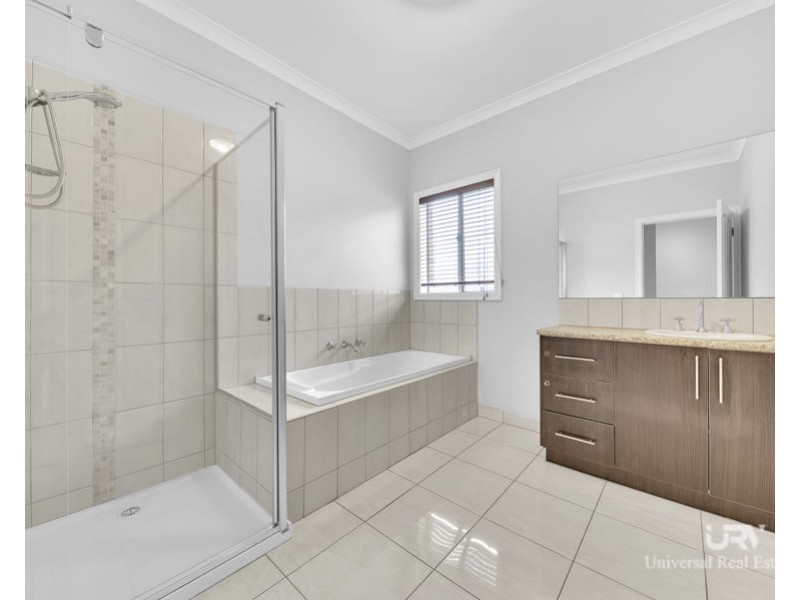 3 Hibernia Place, Craigieburn VIC 3064