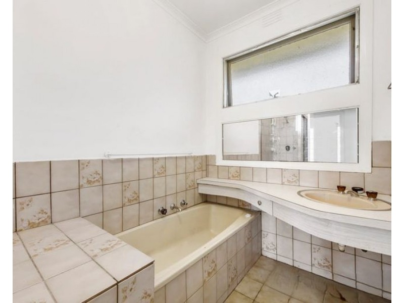 14 Toolern Street, Melton South VIC 3338