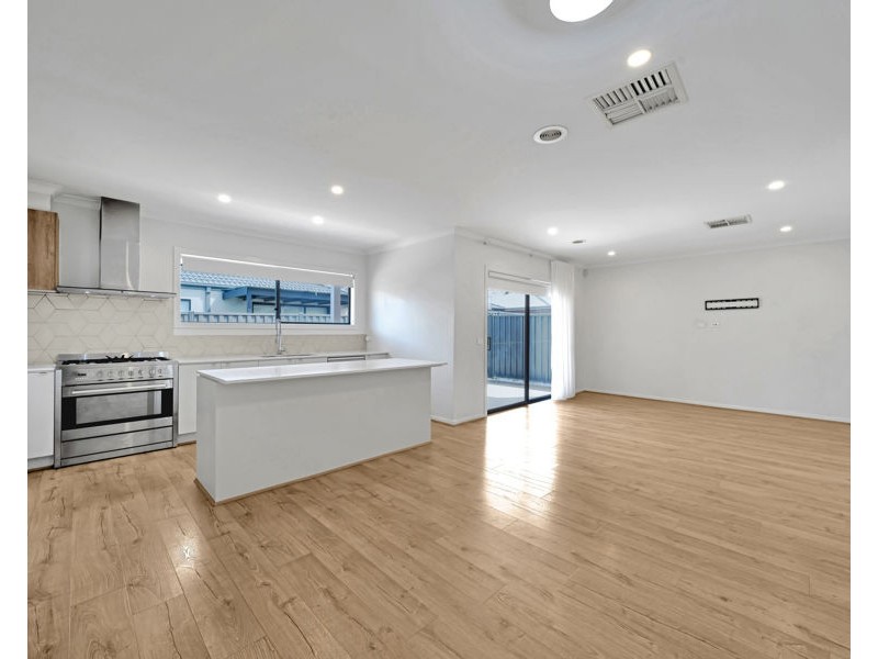 11 Flame Rd, Kalkallo VIC 3064
