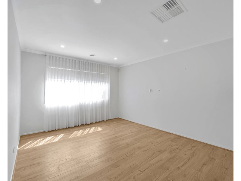 11 Flame Rd, Kalkallo VIC 3064