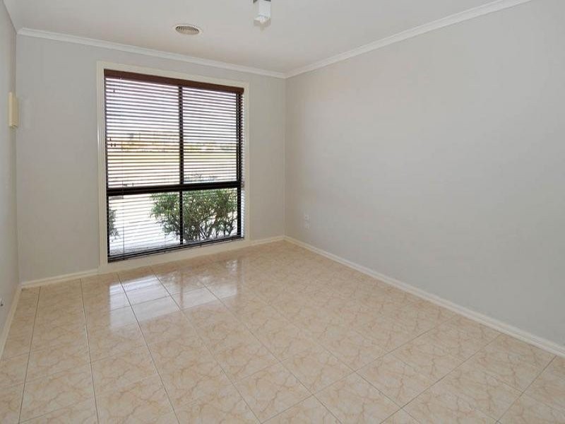 6/7 TOPAZ PLACE, St Albans VIC 3021