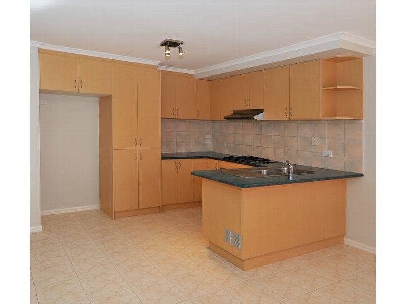 6/7 TOPAZ PLACE, St Albans VIC 3021