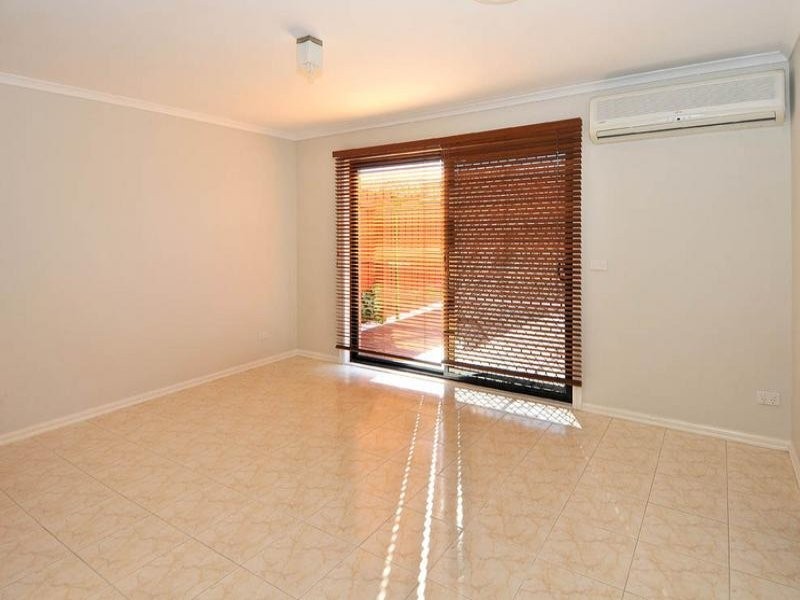 6/7 TOPAZ PLACE, St Albans VIC 3021