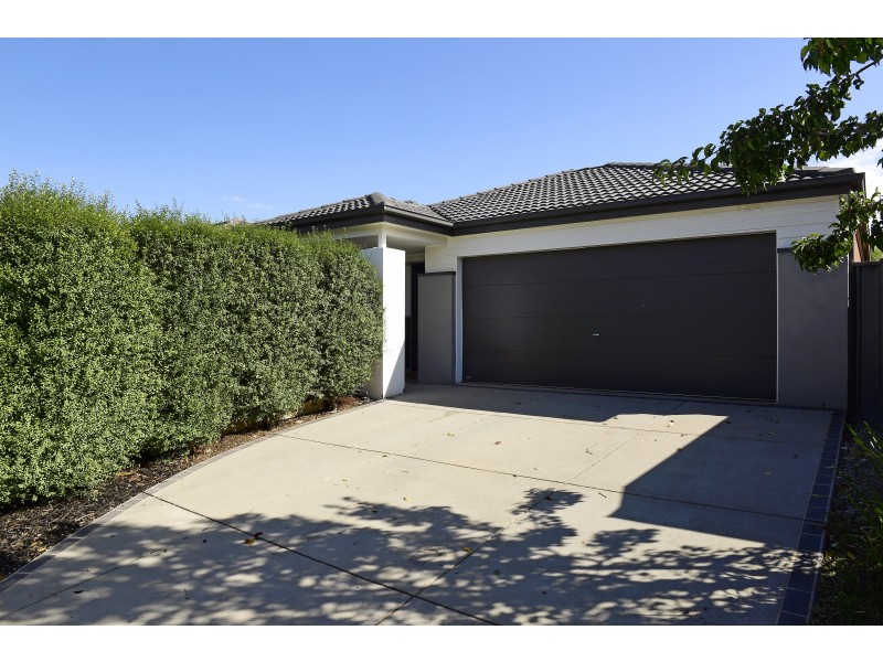 27 Hatfield Place, Deer Park VIC 3023