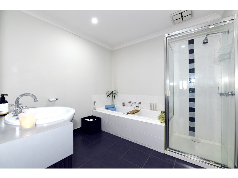 27 Hatfield Place, Deer Park VIC 3023