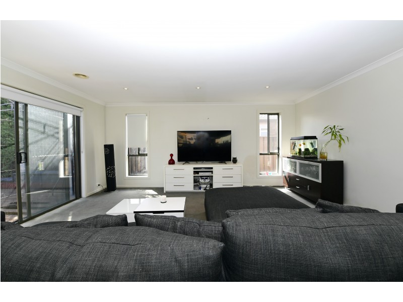 27 Hatfield Place, Deer Park VIC 3023