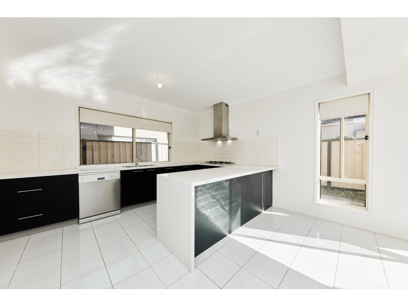 17 Levenia Street, St Albans VIC 3021