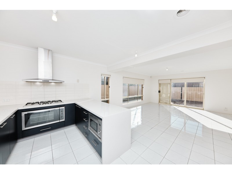 17 Levenia Street, St Albans VIC 3021