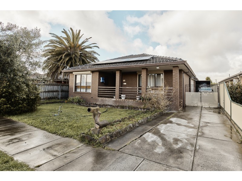 13 Derson Street, St Albans VIC 3021