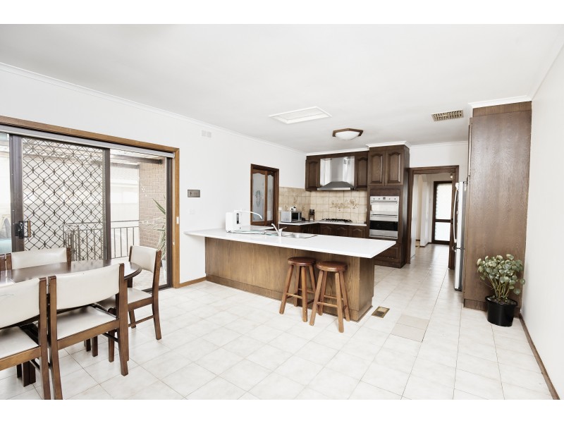 13 Derson Street, St Albans VIC 3021
