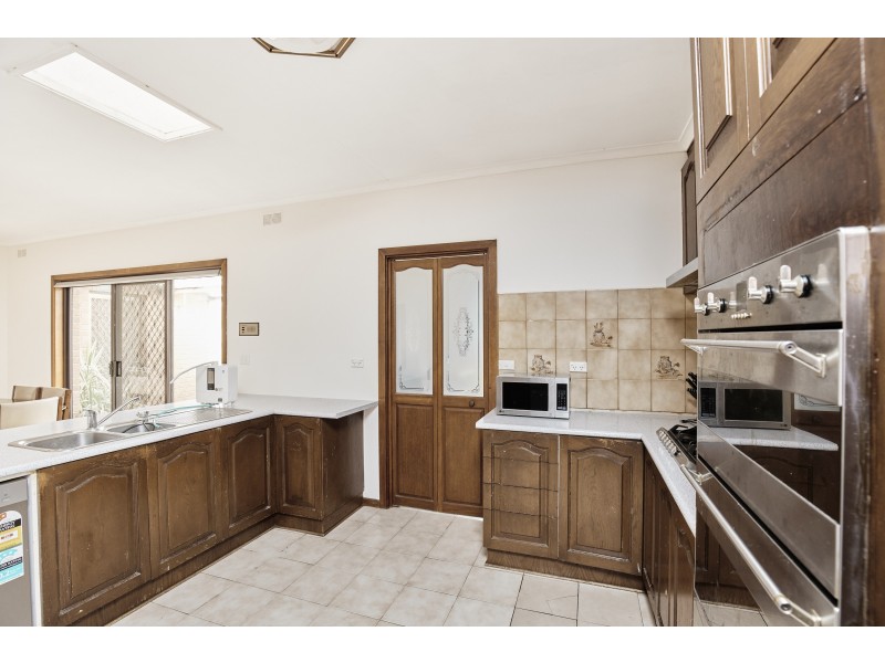 13 Derson Street, St Albans VIC 3021