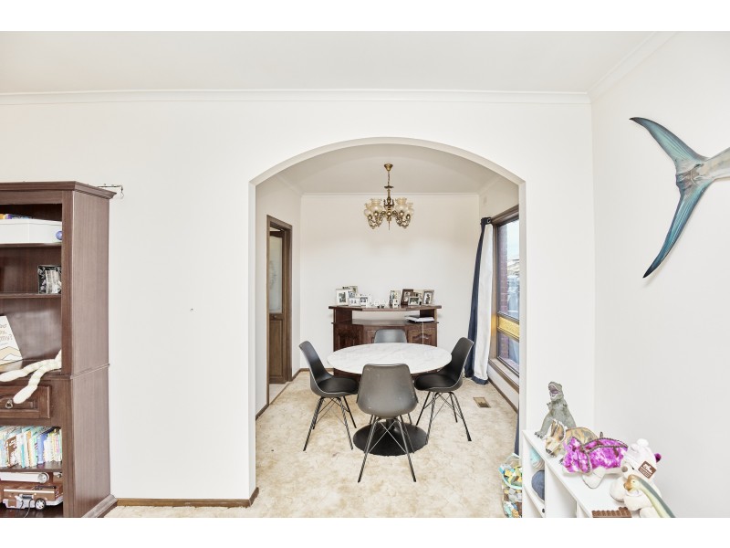 13 Derson Street, St Albans VIC 3021