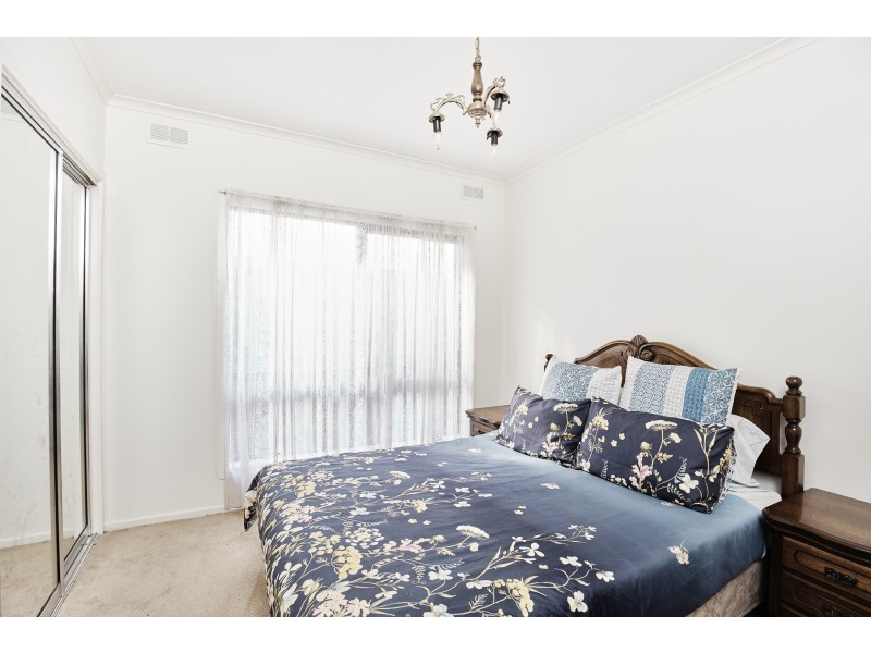 13 Derson Street, St Albans VIC 3021
