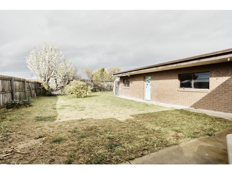 13 Derson Street, St Albans VIC 3021