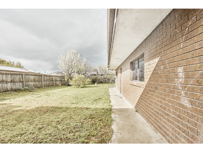 13 Derson Street, St Albans VIC 3021
