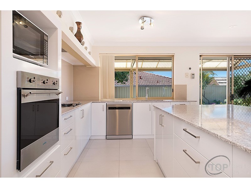 5 Greenlea Rise, Leeming WA 6149