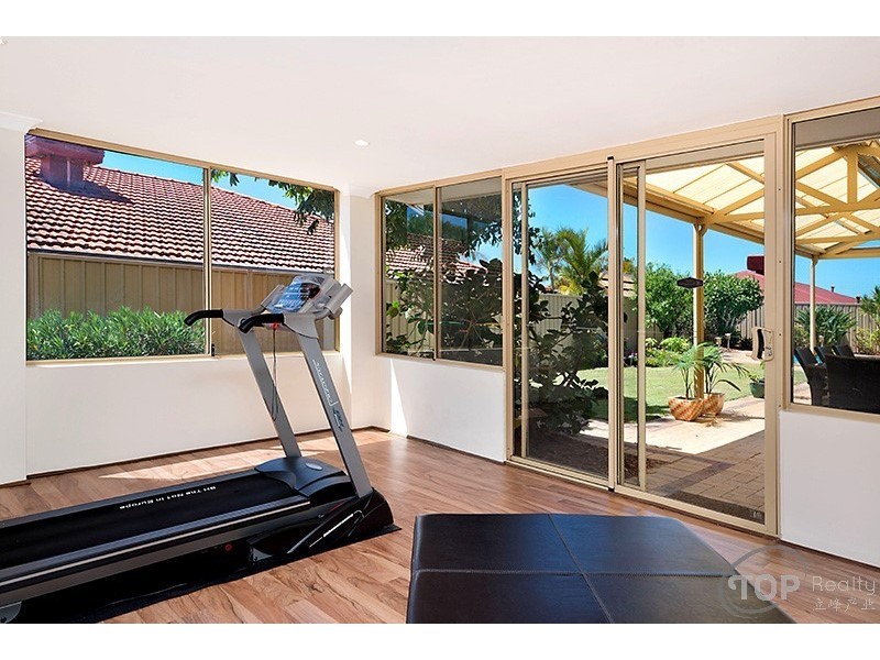 5 Greenlea Rise, Leeming WA 6149