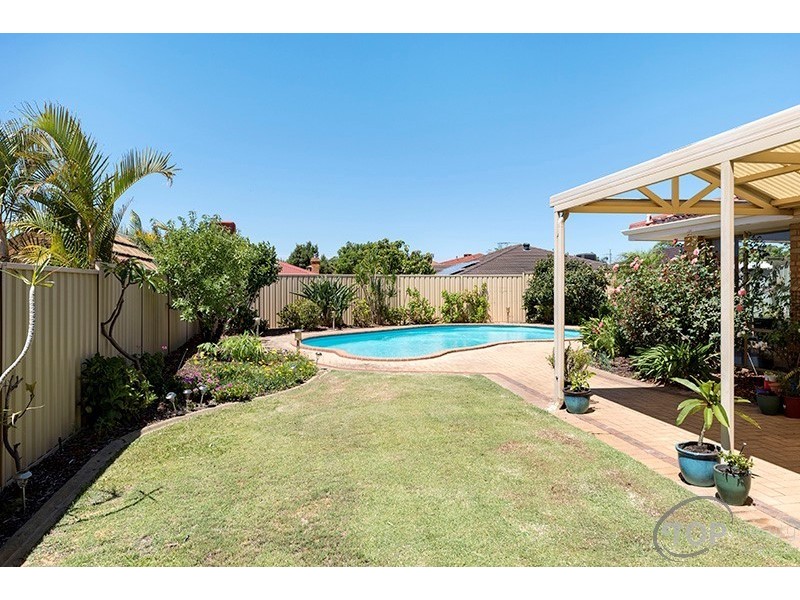 5 Greenlea Rise, Leeming WA 6149