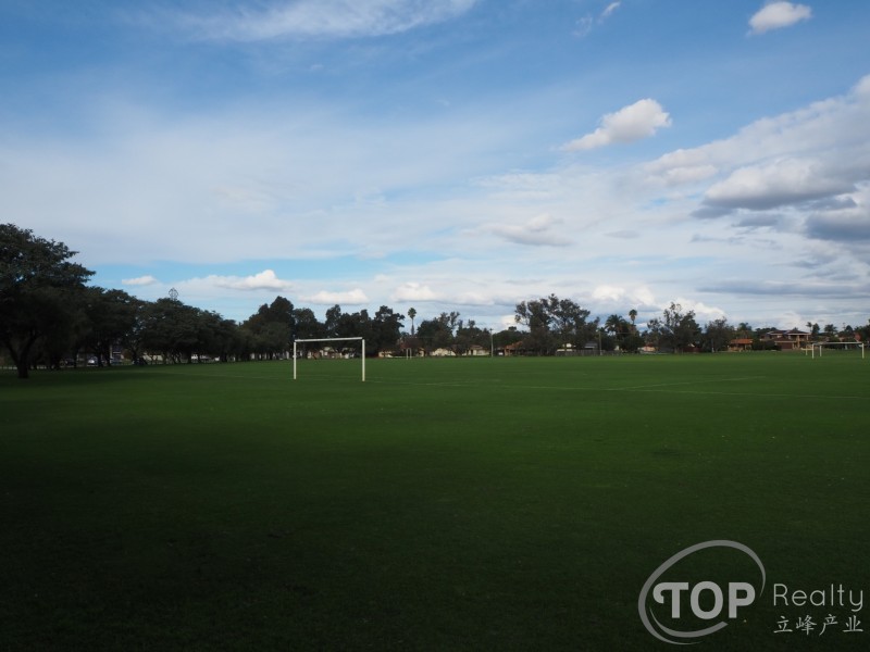 79 Meadowbrook Dr, Parkwood WA 6147