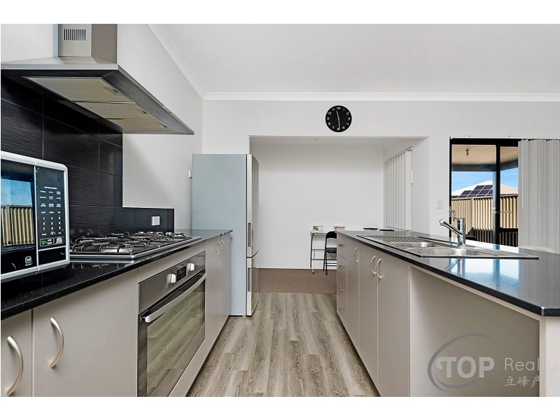 24 Fogarty Loop, Piara Waters WA 6112