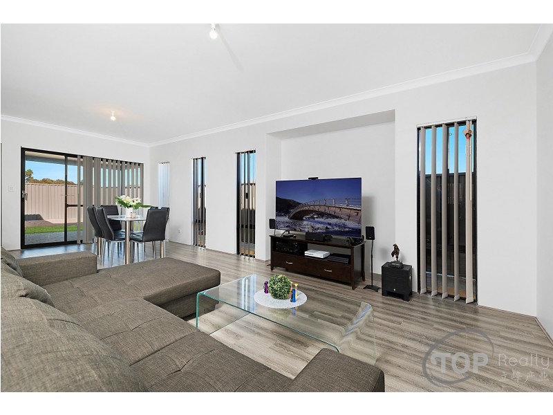 24 Fogarty Loop, Piara Waters WA 6112