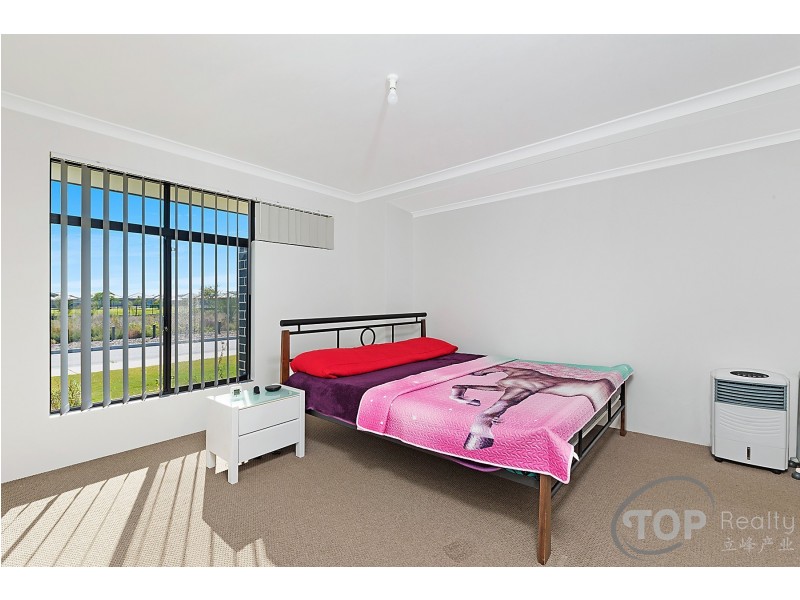24 Fogarty Loop, Piara Waters WA 6112