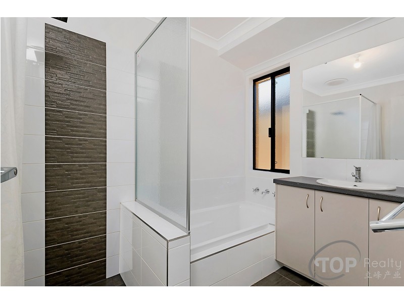 24 Fogarty Loop, Piara Waters WA 6112