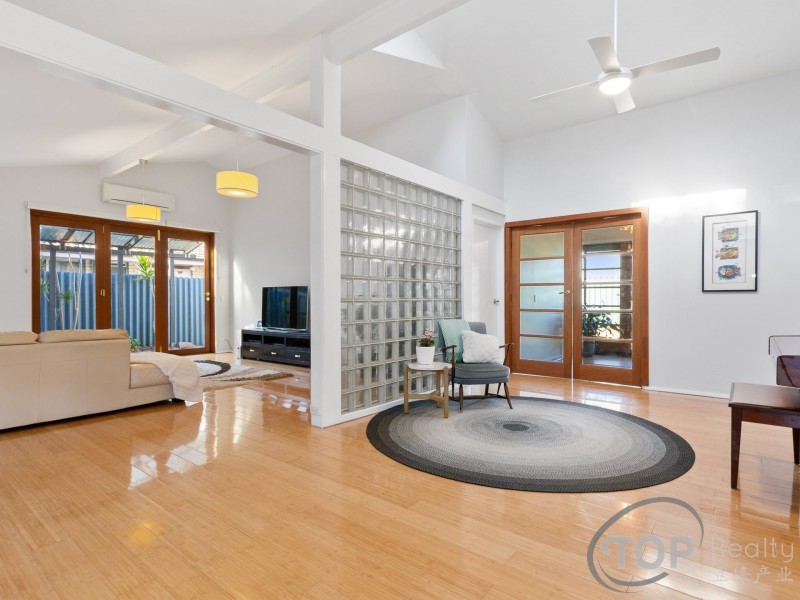 15 Laughton Way, Leeming WA 6149