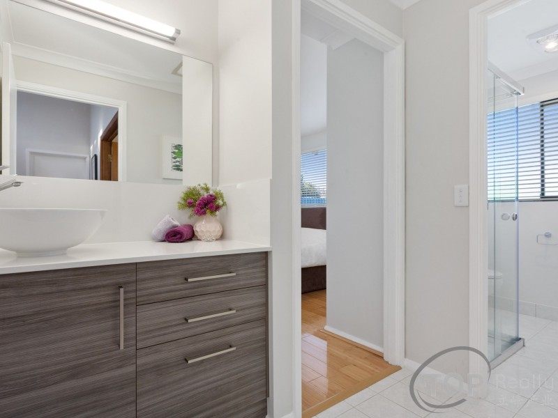 15 Laughton Way, Leeming WA 6149