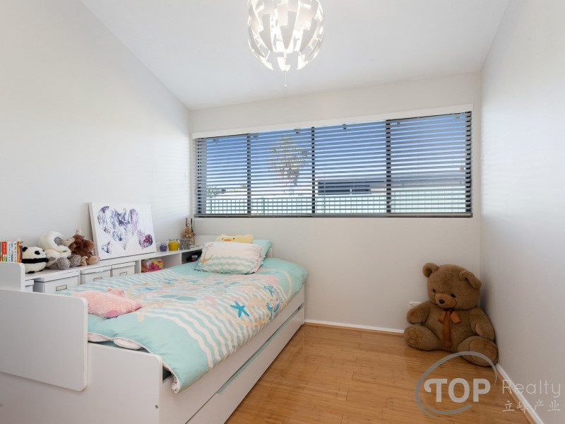 15 Laughton Way, Leeming WA 6149