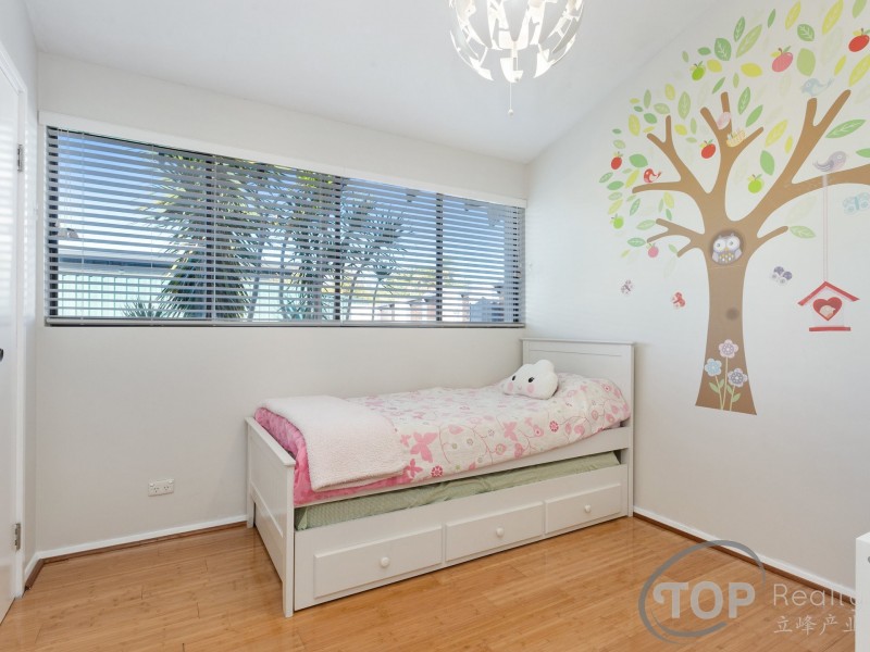 15 Laughton Way, Leeming WA 6149