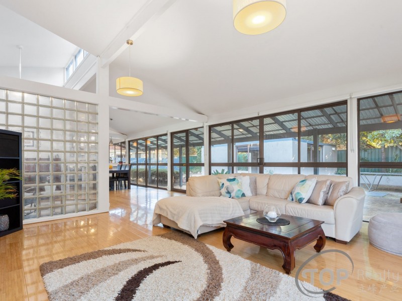 15 Laughton Way, Leeming WA 6149