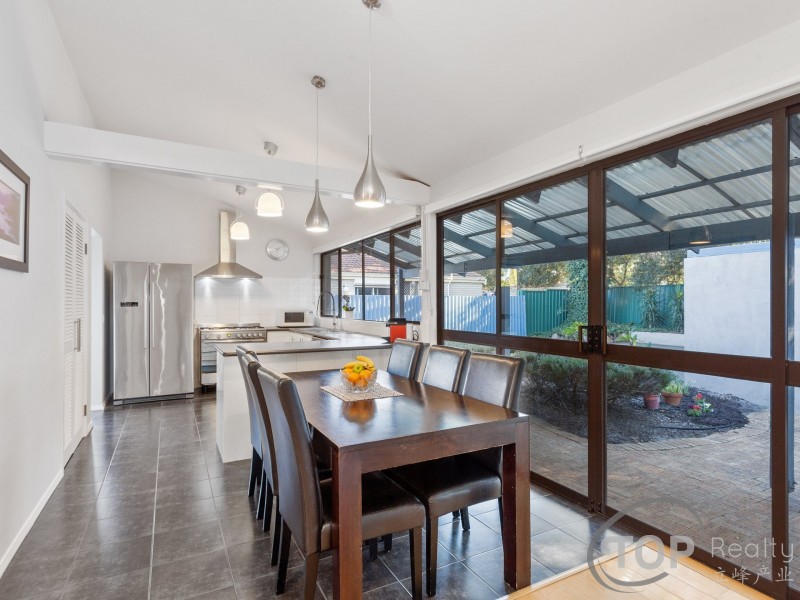 15 Laughton Way, Leeming WA 6149