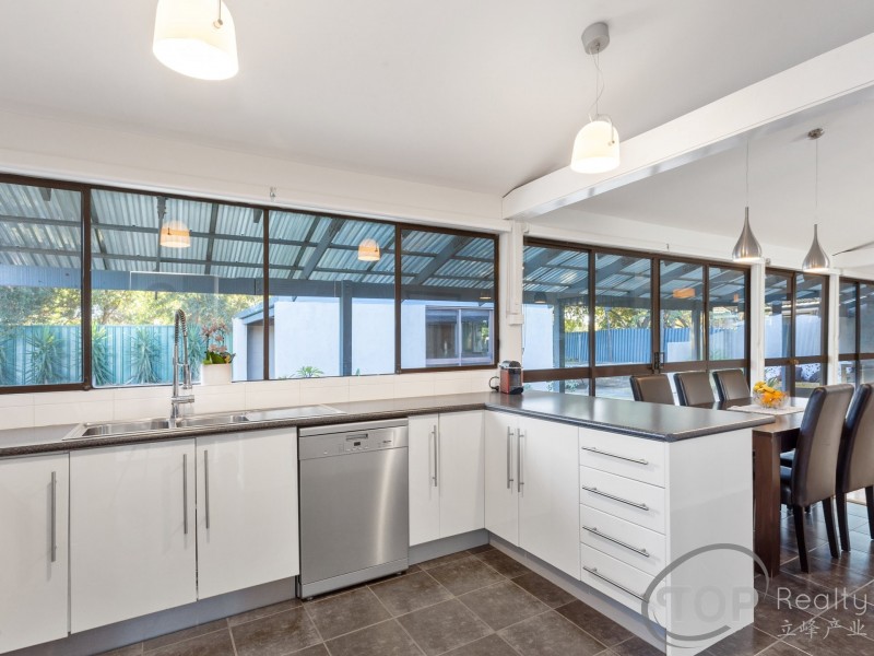 15 Laughton Way, Leeming WA 6149