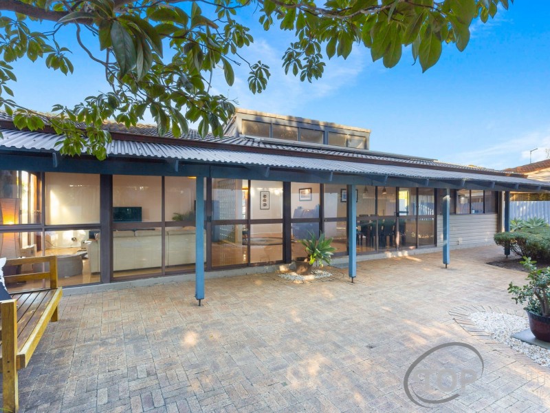 15 Laughton Way, Leeming WA 6149