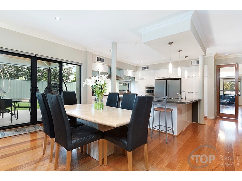 15 Creekview Cl, Rossmoyne WA 6148