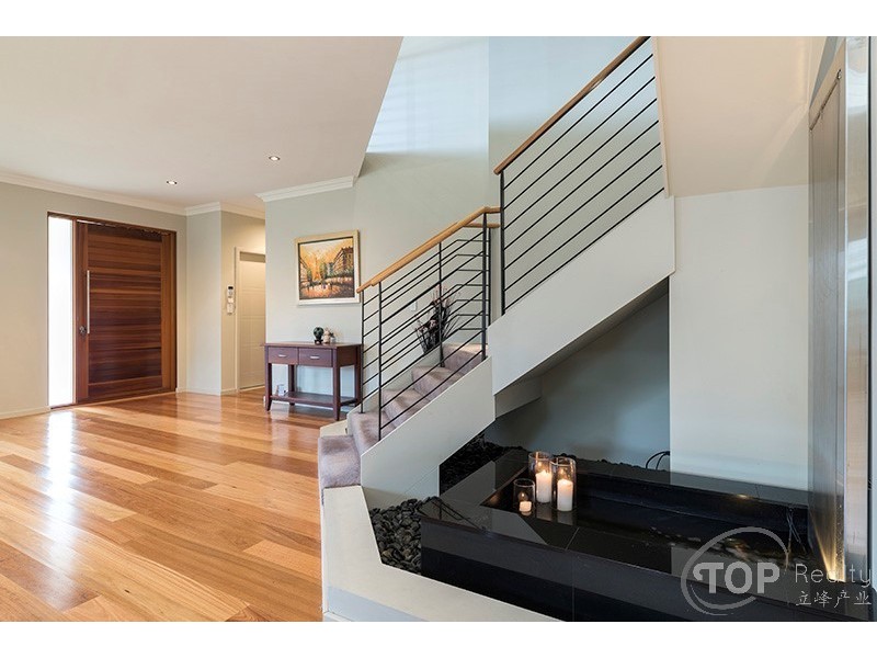 15 Creekview Cl, Rossmoyne WA 6148