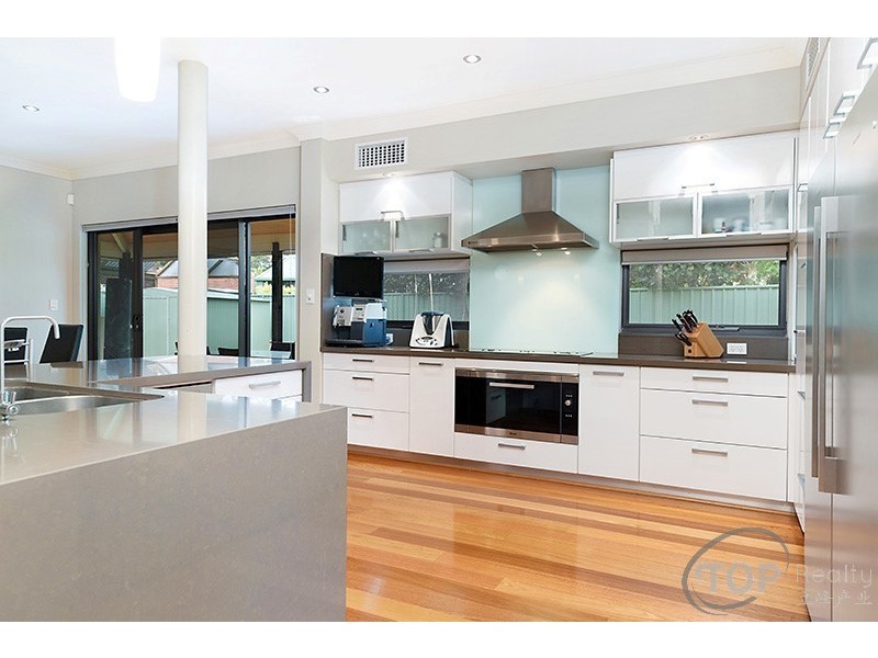 15 Creekview Cl, Rossmoyne WA 6148