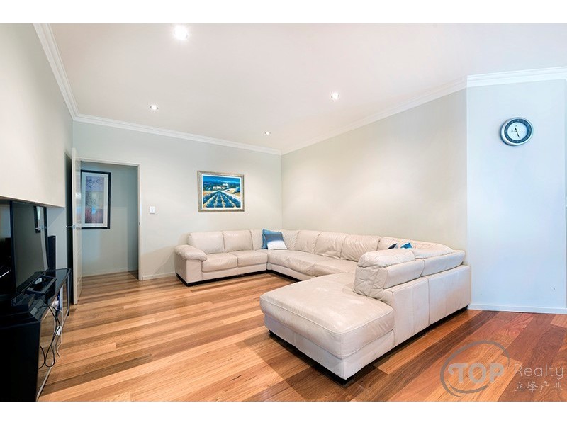 15 Creekview Cl, Rossmoyne WA 6148