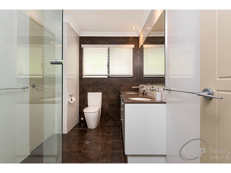 15 Creekview Cl, Rossmoyne WA 6148