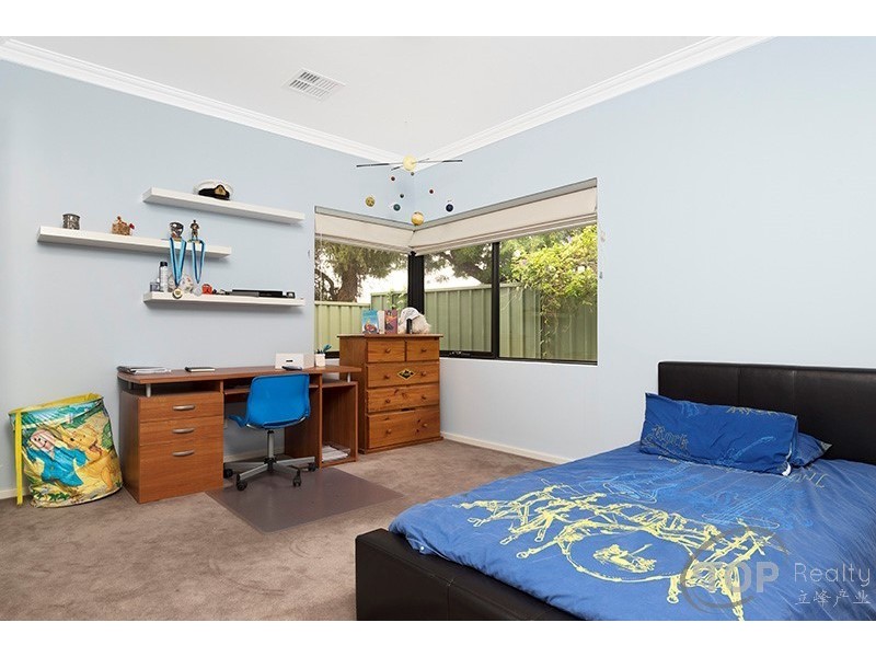 15 Creekview Cl, Rossmoyne WA 6148