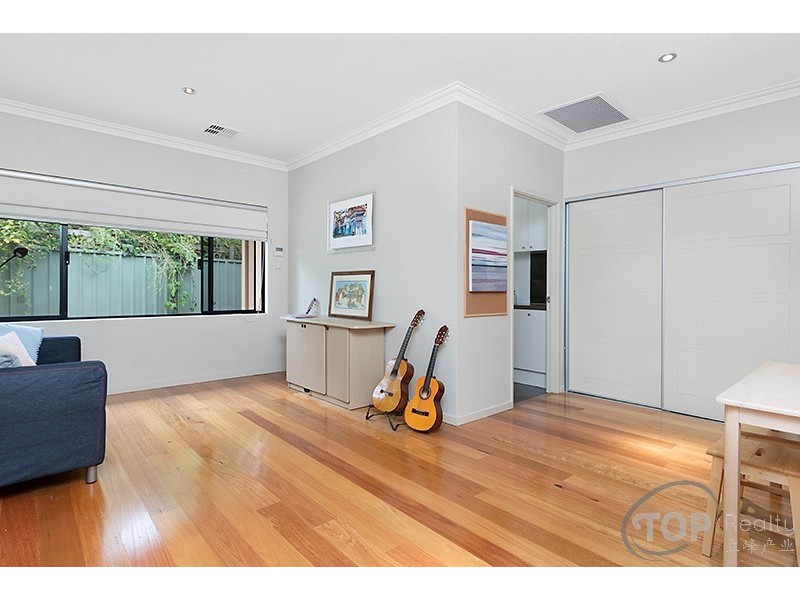 15 Creekview Cl, Rossmoyne WA 6148