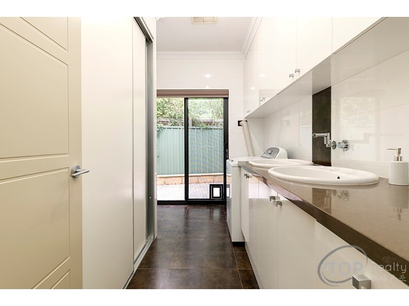 15 Creekview Cl, Rossmoyne WA 6148