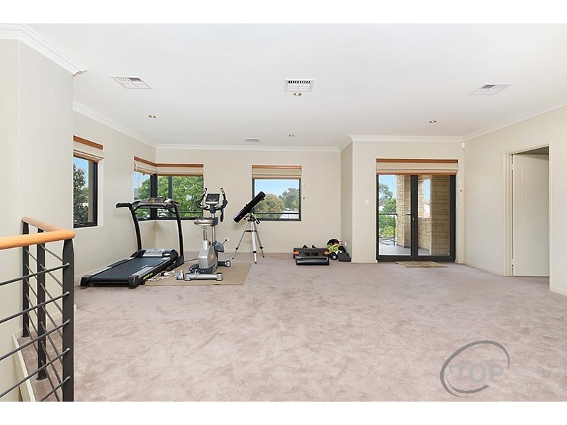 15 Creekview Cl, Rossmoyne WA 6148