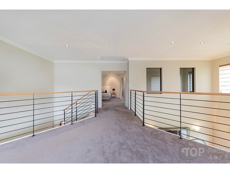 15 Creekview Cl, Rossmoyne WA 6148