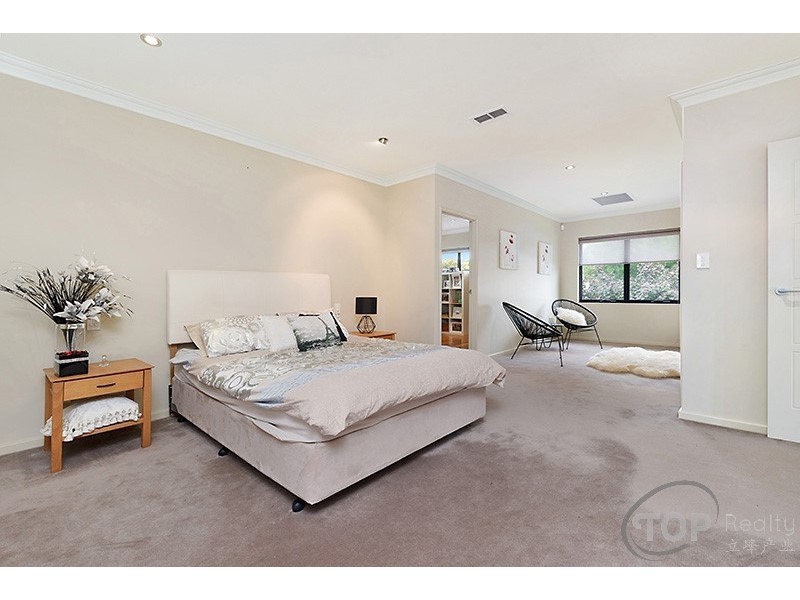 15 Creekview Cl, Rossmoyne WA 6148