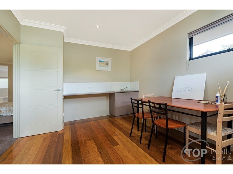 15 Creekview Cl, Rossmoyne WA 6148