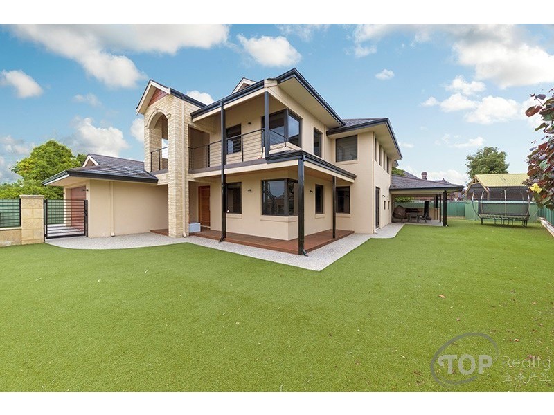 15 Creekview Cl, Rossmoyne WA 6148