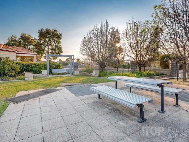 11/26 Churchill Green, Canning Vale WA 6155
