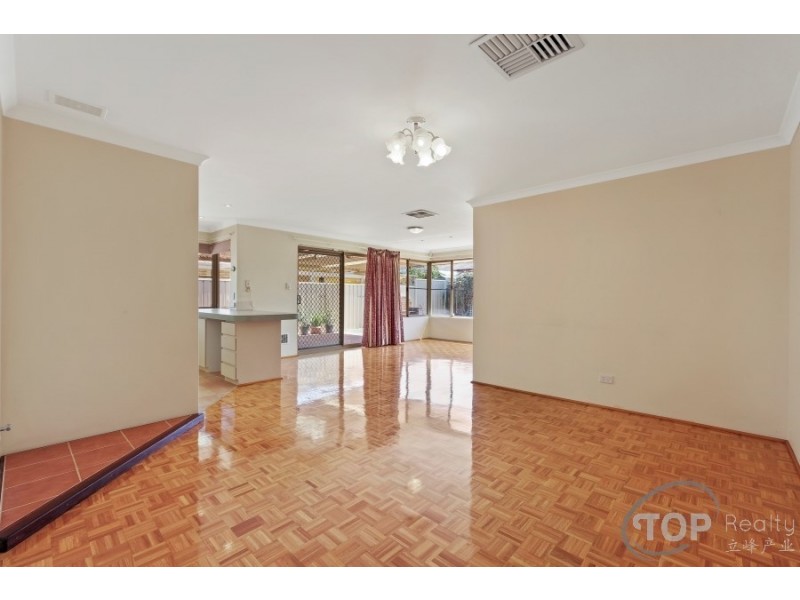 11 Hackett Pass, Winthrop WA 6150